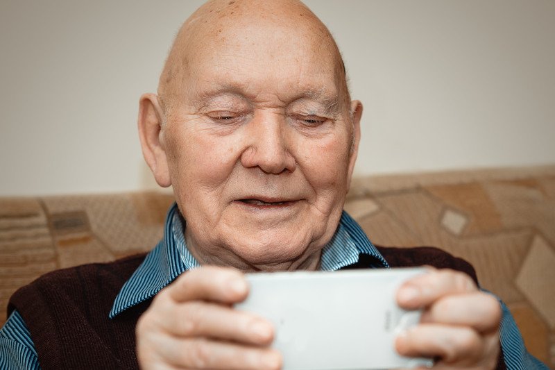 Samotność seniorów a koronawirus Samotność seniorów a koronawirus