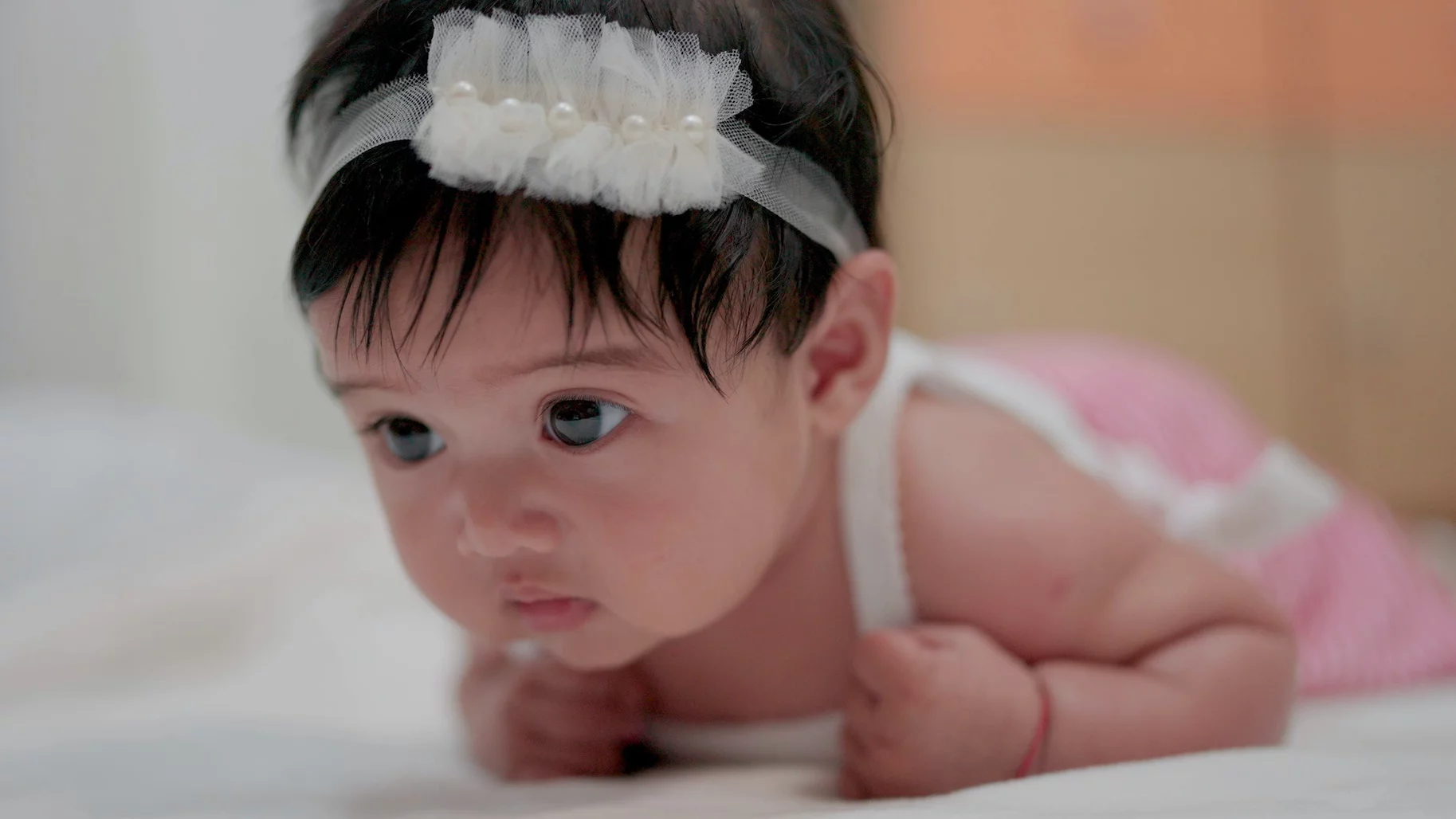 Na zdjęciu mała dziewczynka (niemowlę).