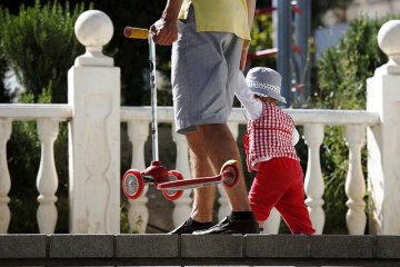 Polski tata na cały etat - jest czuły, opiekuńczy i nie jest idiotą
