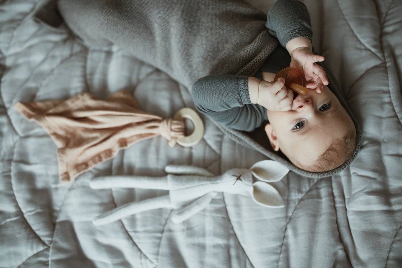 Bébé concept to prowadzony w Warszawie sklep, który stawia na wyselekcjonowane produkty dla maluchów. W jego asortymencie rodzice znajdą rzeczy pozwalające skompletować nowoczesną, ekologiczną i praktyczną wyprawkę