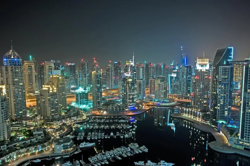 Przedstawiamy kilka ciekawostek związanych z historią, gospodarką oraz społeczeństwem Dubaju, najbardziej obleganego przez turystów miasta Zjednoczonych Emiratów Arabskich