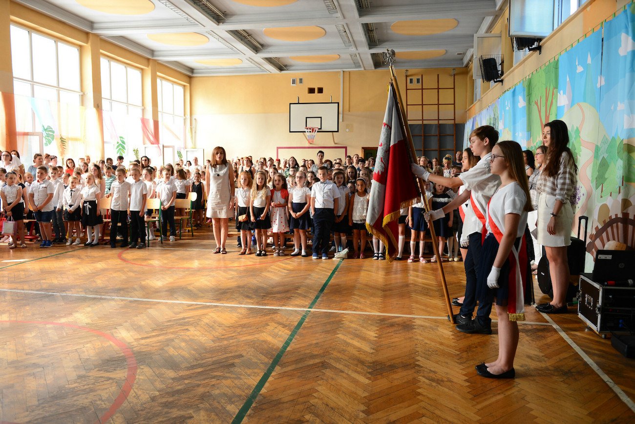 Dyrektorka o czerwonych paskach i reakcji rodziców: "Z tego powodu ustępuję z funkcji"