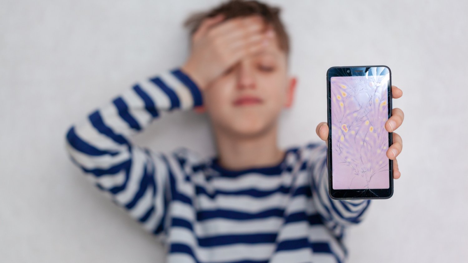 porażka, dziecko, zniszczony telefon