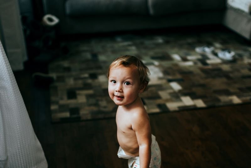 Przytulasz dziecko, a ono nagle uderza cię w twarz? Jak się wtedy zachować?