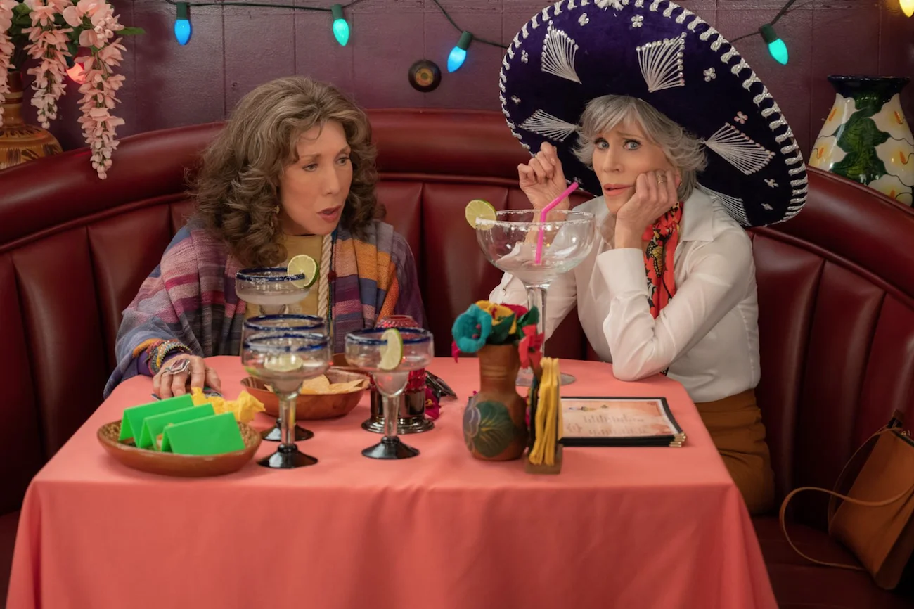 "Grace i Frankie" (serial, twórcy: Marta Kauffman i Howard J. Morris, 2015–2022) "Grace i Frankie" (serial, twórcy: Marta Kauffman i Howard J. Morris, 2015–2022)