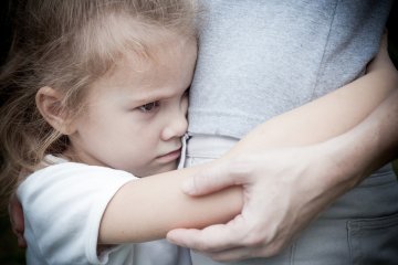 mała smutna dziewczynka smutna dziewczynka