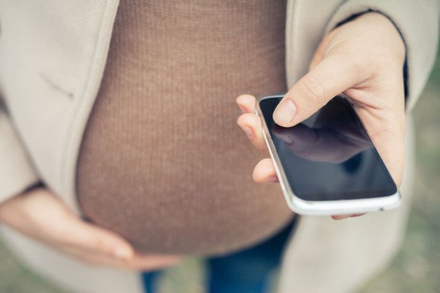 Czy to już? Spokojnie, zanim ruszysz do szpitala, sprawdź listę pierwszych objawów porodu