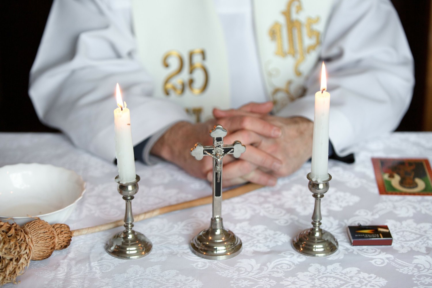 Przez syna spaliłam się ze wstydu podczas wizyty księdza. Ale nie to było najgorsze