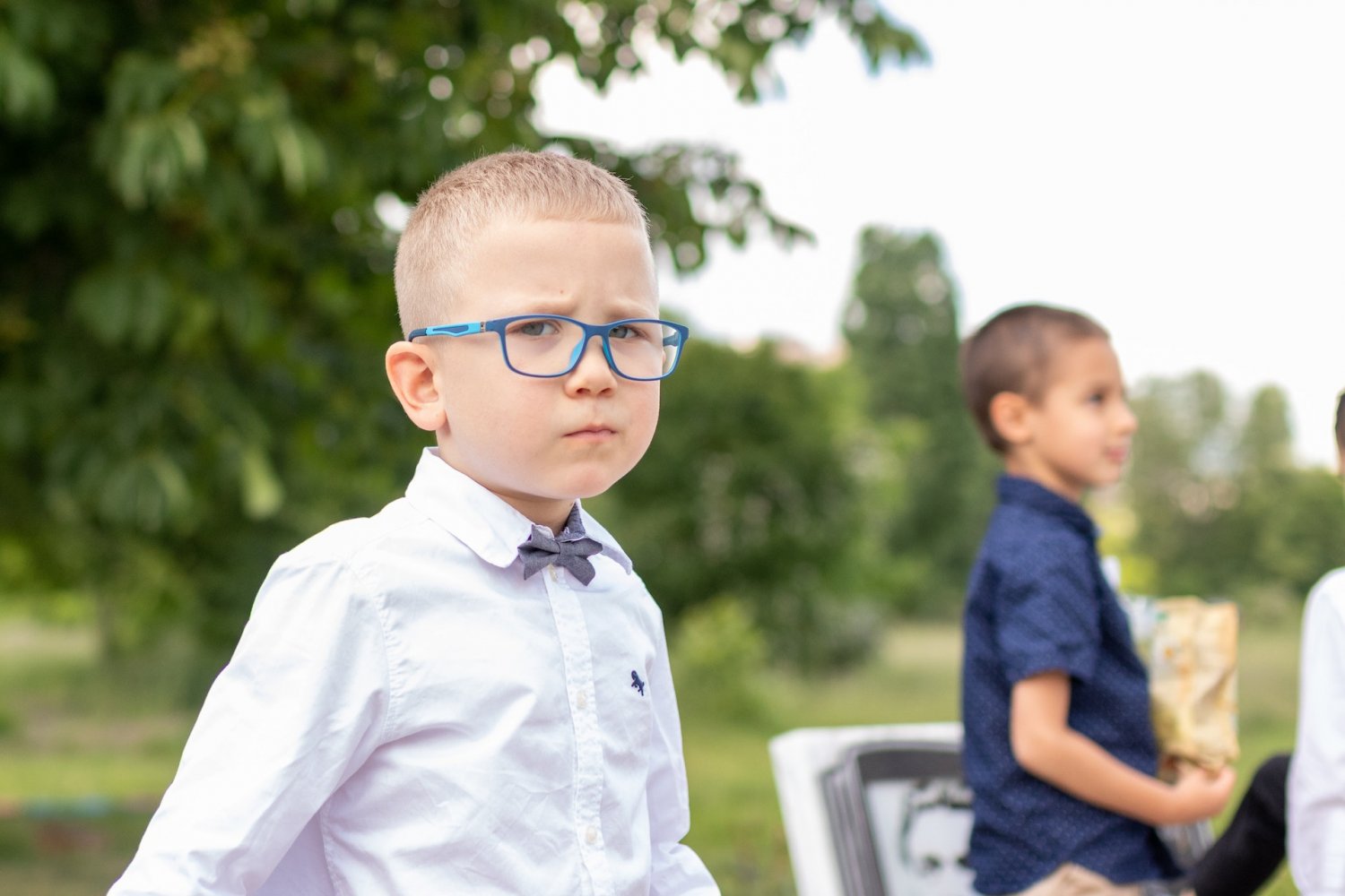 Łatwo się denerwuje i skarży na ból głowy? Tych objawów u dziecka nie wolno bagatelizować