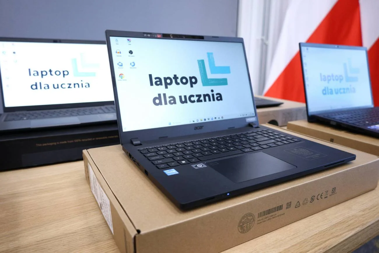 Laptopy dla uczniów z rządowego programu "Laptop dla ucznia".