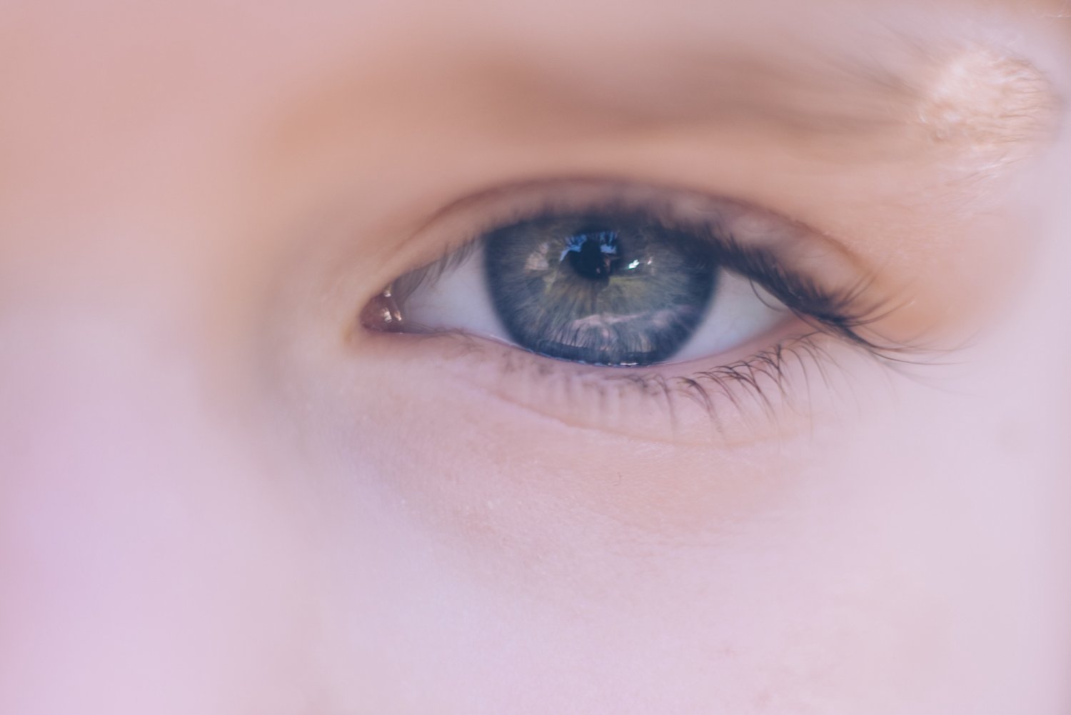 "Mamo, swędzą mnie oczka!". Istnieje możliwość skutecznego łagodzenia objawów alergii