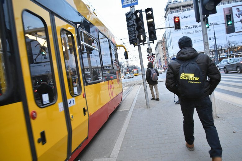 Poznań: tramwaj "porwał" dziecko, gdy opiekunka stała na przystanku