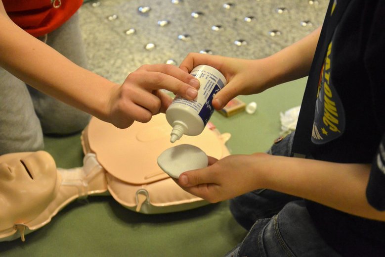 Przyłączamy się do szukania chłopca, który zachował zimną krew i pomógł starszemu mężczyźnie