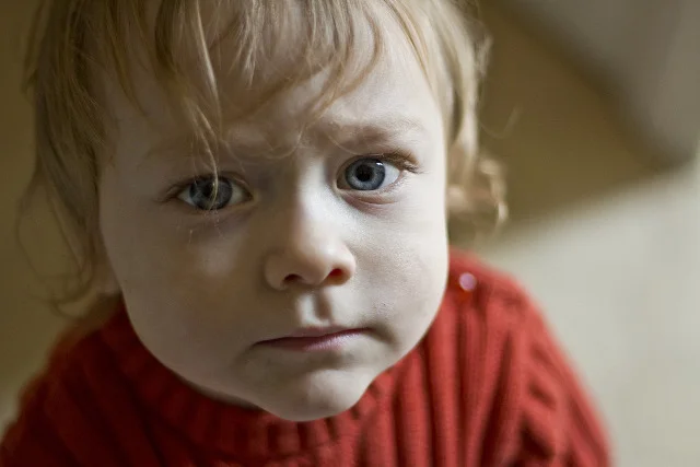 Fot. Pixabay / [url=https://pixabay.com/en/baby-blonde-blue-eyes-kid-sad-469280/]RachelBostwick[/url] / [url=https://pixabay.com/en/service/terms/#download_terms]CC0 Public Domain[/url]