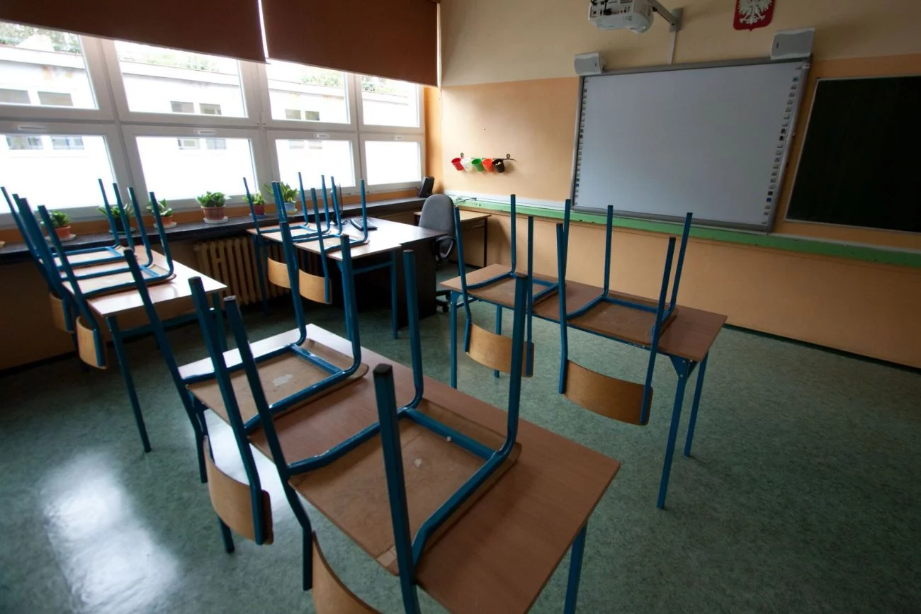 pusta klasa w szkole
