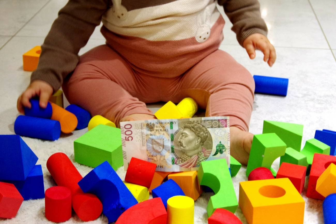 500 plus, próg dochodowy w 500 plus, pieniądze dla rodzin, 500 plus dla kogo, czy 500 plus dla każdego