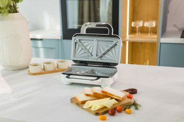 W ofercie, Breville, producenta artykułów małego AGD z Australii, rodzice znajdą nowoczesne opiekacze do kanapek z innowacyjną powłoką ceramiczną DuraCeramic. Urządzenia te pomogą przygotować pyszne kanapki i inne przekąski do szkoły.