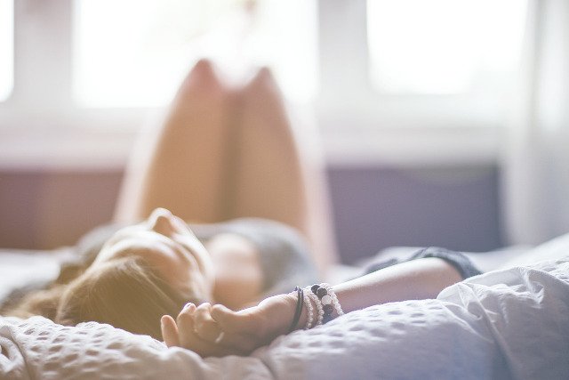 Fot. Pixabay / [url=https://pixabay.com/en/woman-bed-female-attractive-506120/]AlexVan[/url] / [url=https://pixabay.com/go/?t=%2Fservice%2Fterms%2F%23download_terms]CC0 Public Domain[/url]