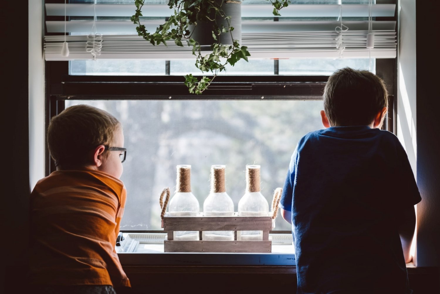 Jeśli zabraniasz czegoś dzieciom - sam też tego nie rób, inaczej będziesz rodzicem - hipokrytą.