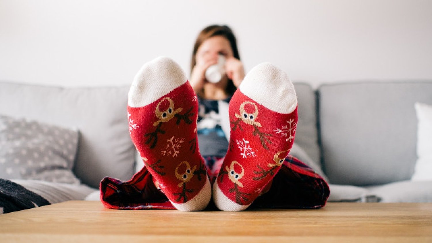 Fot. Pixabay / [url=https://pixabay.com/en/feet-socks-living-room-person-932346/]tookapic[/url] / [url=https://pixabay.com/en/service/terms/#usage]CC0 Public Domain[/url]