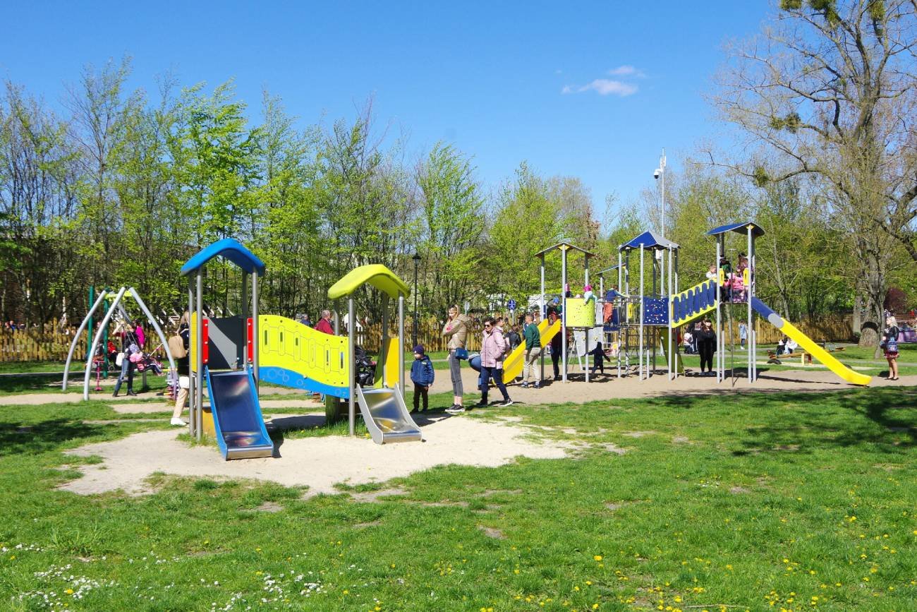 Zdanie usłyszane na placu zabaw sprawiło, iż mnie zamurowało. Tak wychowujemy dzieci?