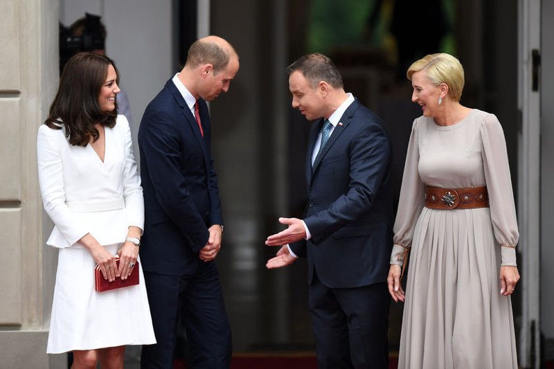 Czy publiczne okazywanie uczuć to oznaka braku profesjonalizmu?