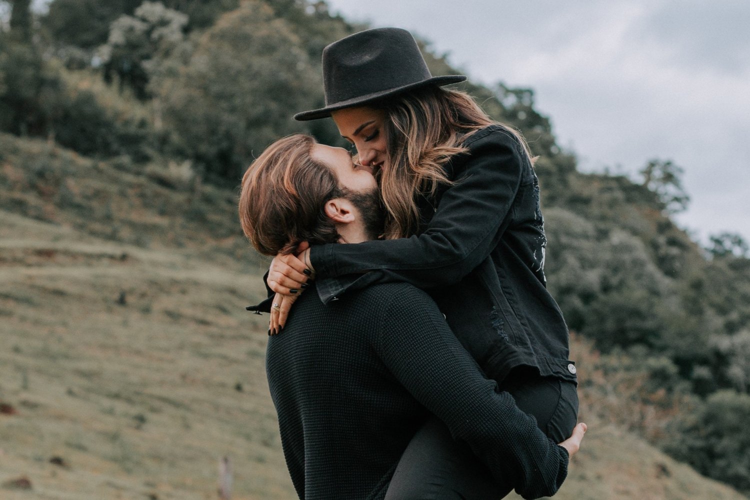 Skąd wiadomo, że on cię kocha naprawdę.