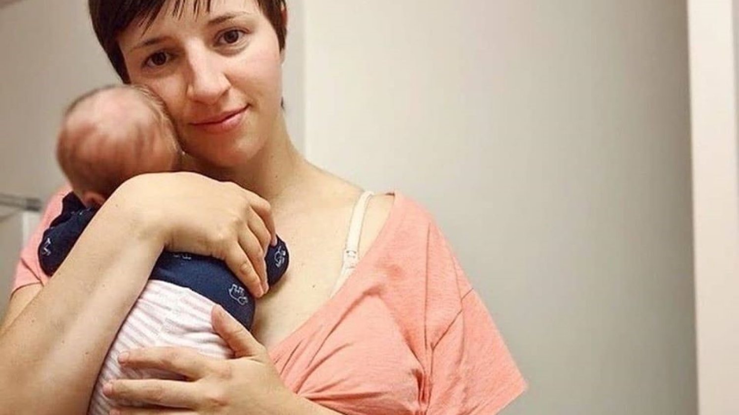 Mama pokazała, jak wygląda brzuch po ciąży bliźniaczej