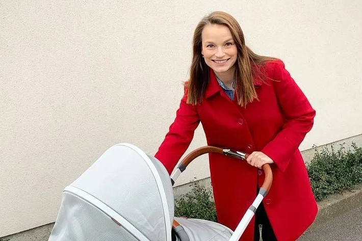 Ania Starmach zabrała córkę na spacer w wózku za 15 tysięcy złotych