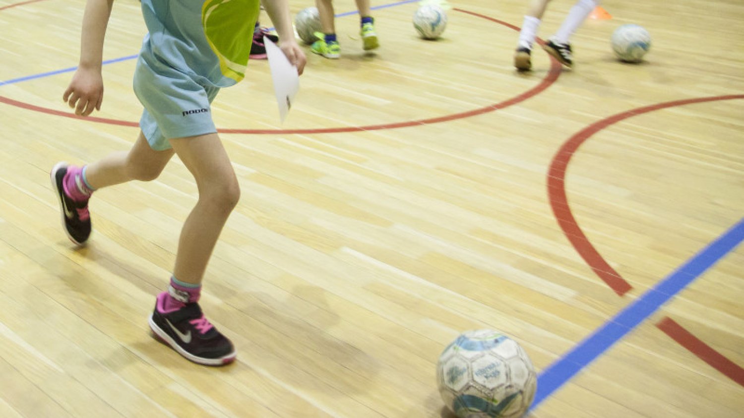 Przekonanie, że piłka nożna to nie sport dla dziewczynek, jest powszechne i krzywdzące