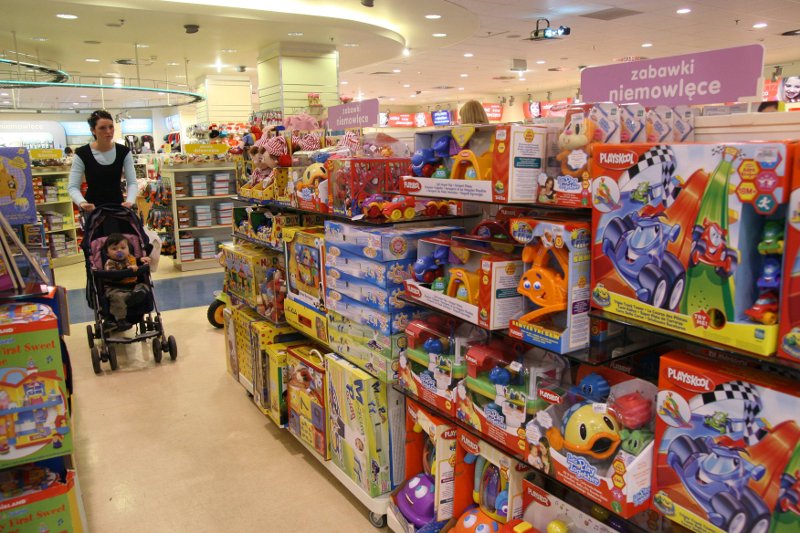Oczopląsu można już dostać, wchodząc do sklepu z zabawkami. A tak duży wybór wcale nie ułatwia zakupu prezentu, który przypadnie do gustu naszemu dziecku. Odpowiedź na pytanie, czego oczekują od nas pociechy, można znaleźć w badaniu "Zabawki są ważne"