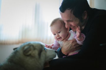 Pies i niemowlę - relacje i wzajemne oddziaływanie.