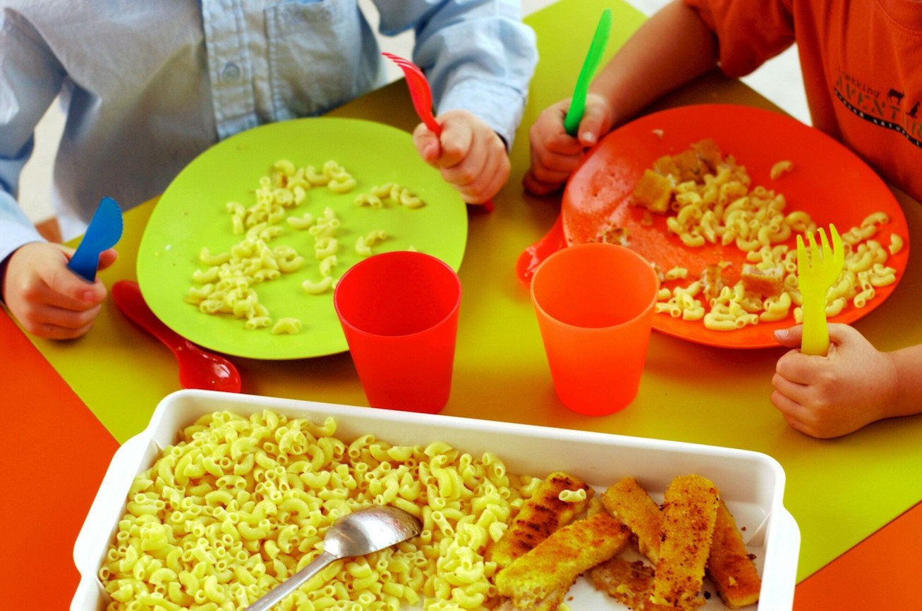 Usłyszała, co syn zjadł w przedszkolu. Wybuchła: "To plucie rodzicom w twarz!"