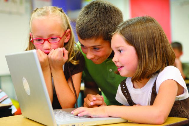 Właśnie powstały dwa nowe serwisy dla dzieci i młodzieży. Wikikids.pl i zoomla.pl, to świeży powiew w sieciowych zasobach dla najmłodszych.