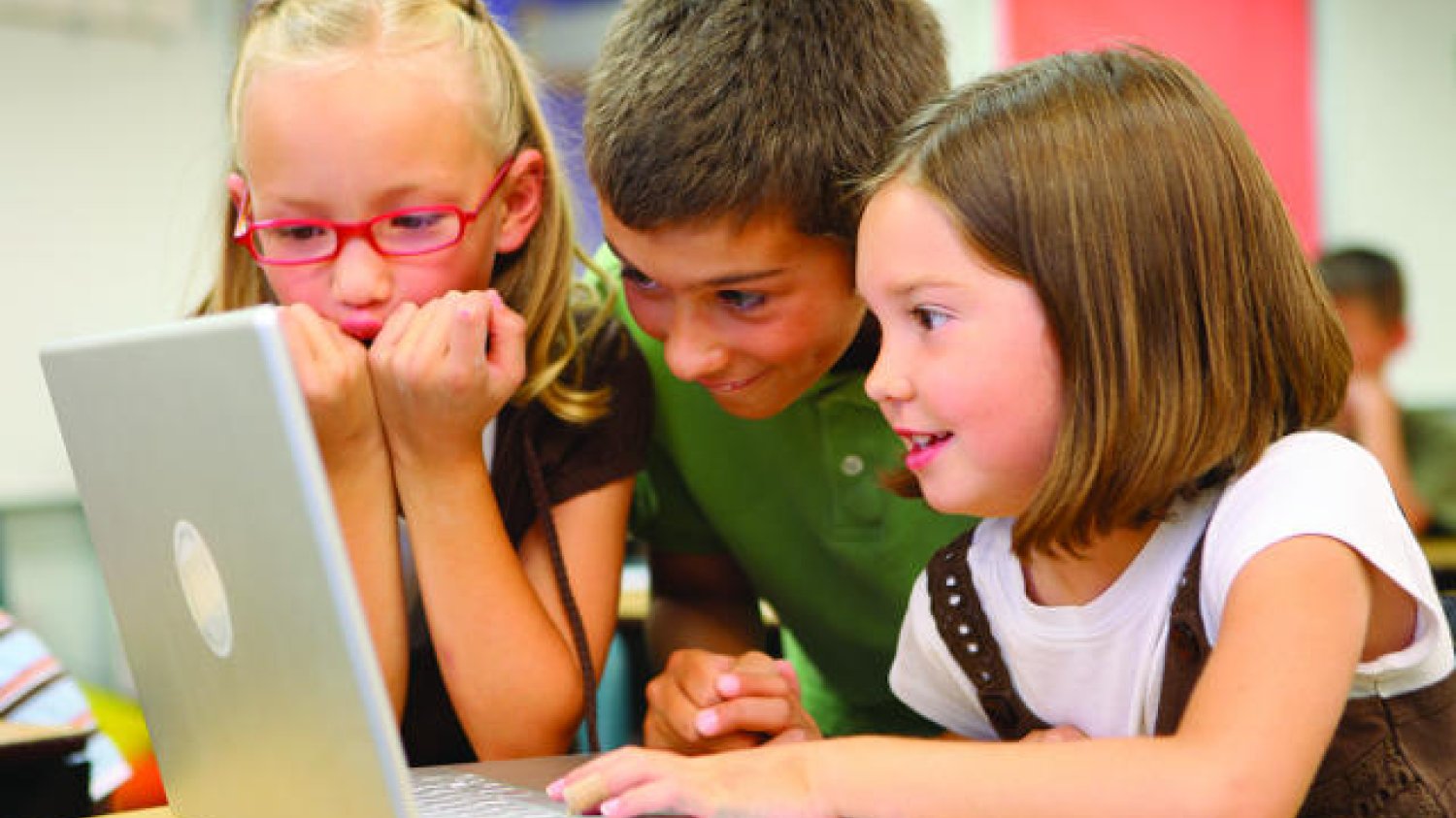 Właśnie powstały dwa nowe serwisy dla dzieci i młodzieży. Wikikids.pl i zoomla.pl, to świeży powiew w sieciowych zasobach dla najmłodszych.