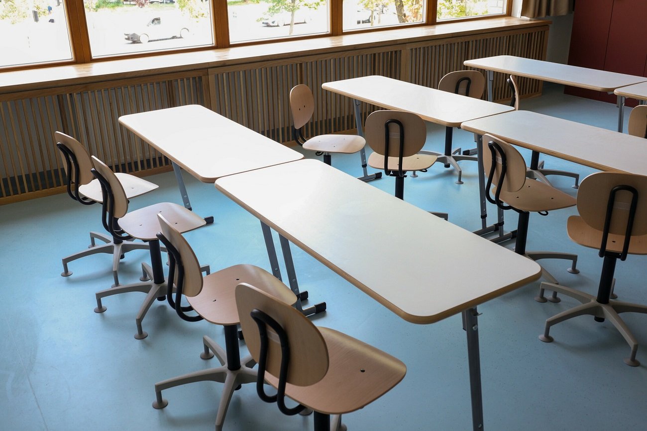 Nauczyciele zadają prace domowe.