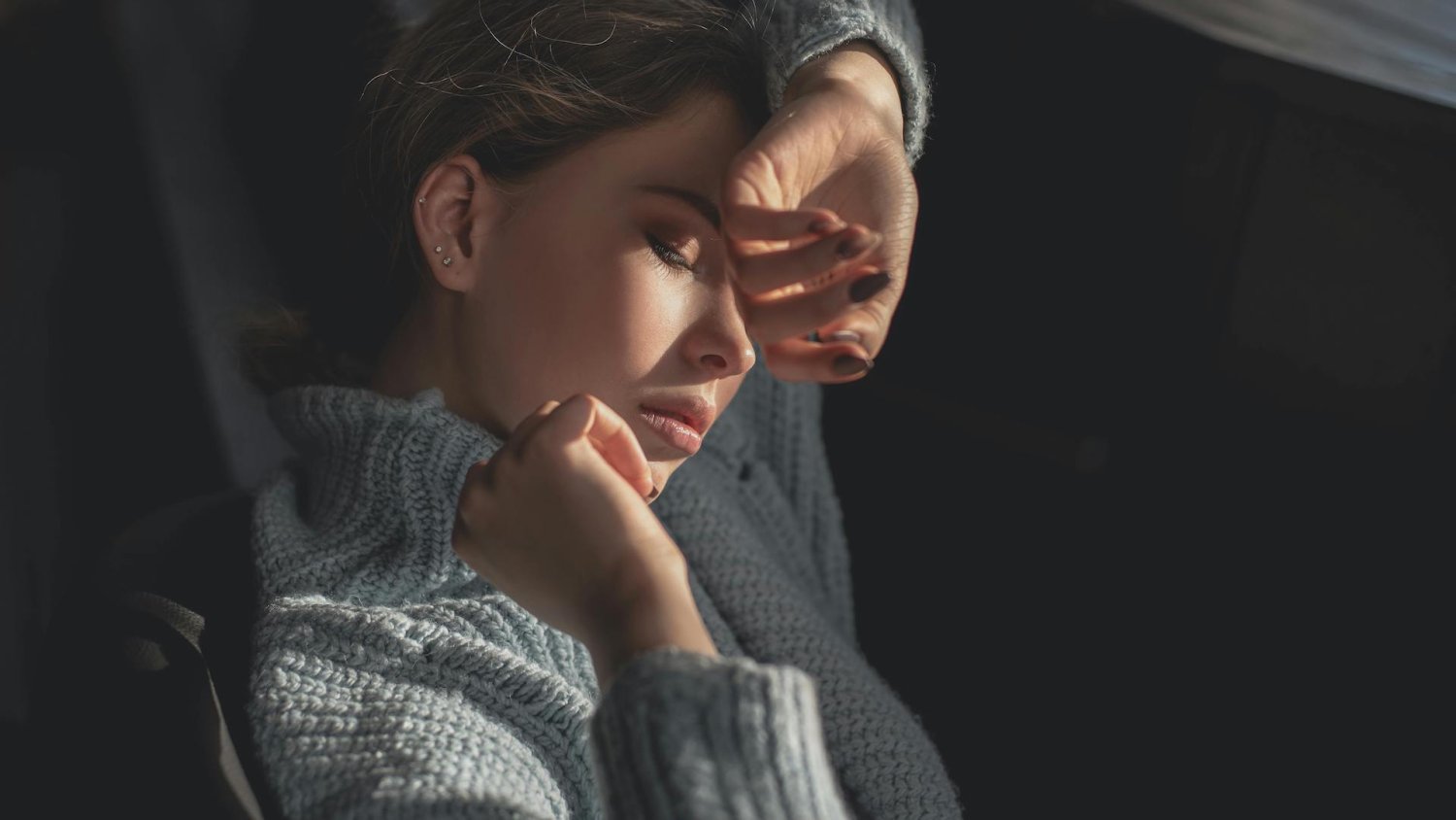 "Mam wszystko, a nie czuję nic". Cichy syndrom, który wysysa euforia z codzienności