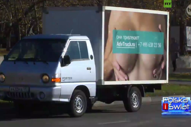 Zdjęcia nagich piersi zaatakowały Moskwę. Z tego powodu w stolicy Rosji doszło do 500 kolizji