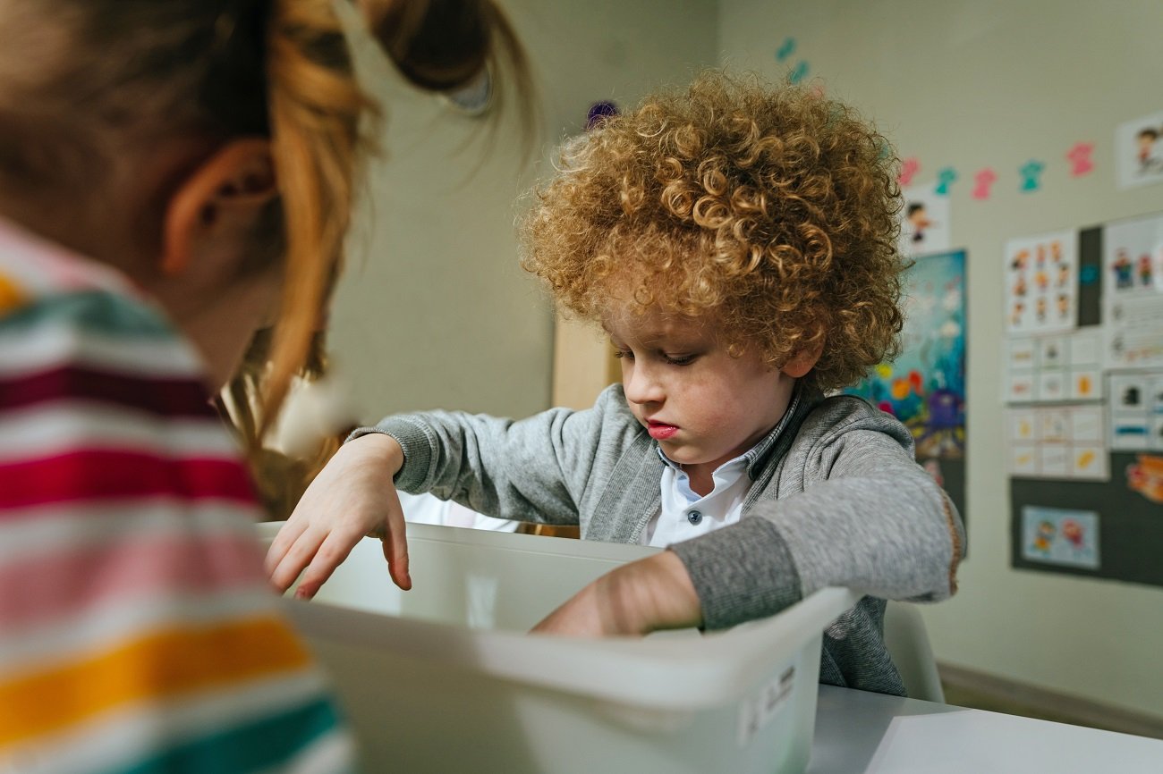 dziecko zjadło piasek kinetyczny