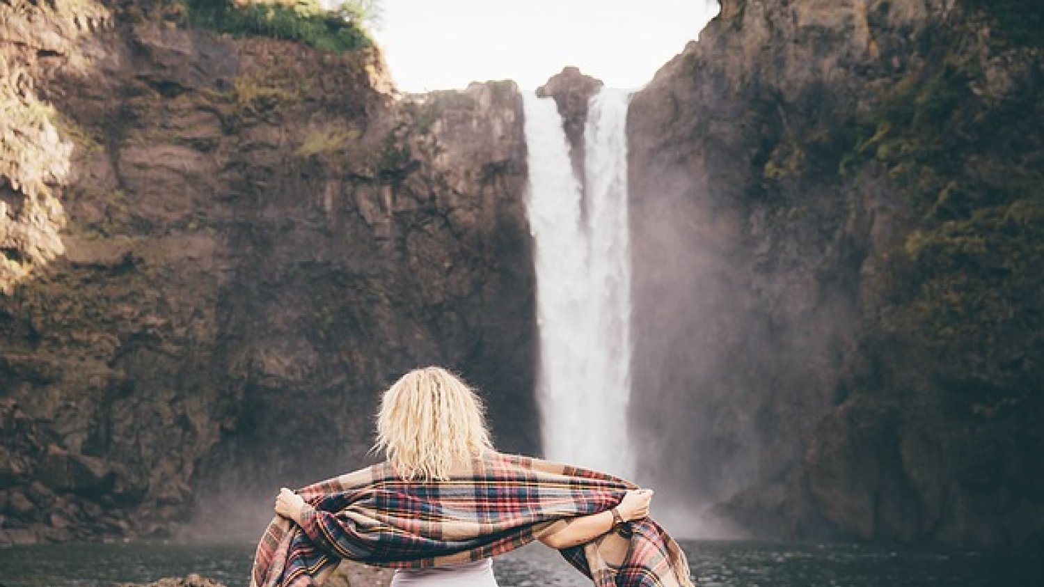 Fot. Pixabay / [url=https://pixabay.com/en/waterfalls-woman-scarf-scarves-1150068/]Unsplash[/url] / [url=https://pixabay.com/en/service/terms/#usage]CC0 Public Domain[/url]
