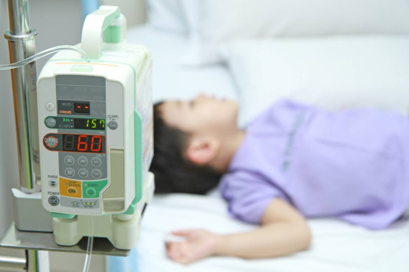 3-letni chłopiec zmarł w szpitalu, bo zbyt późno udzielono mu pierwszej pomocy po podtopieniu.