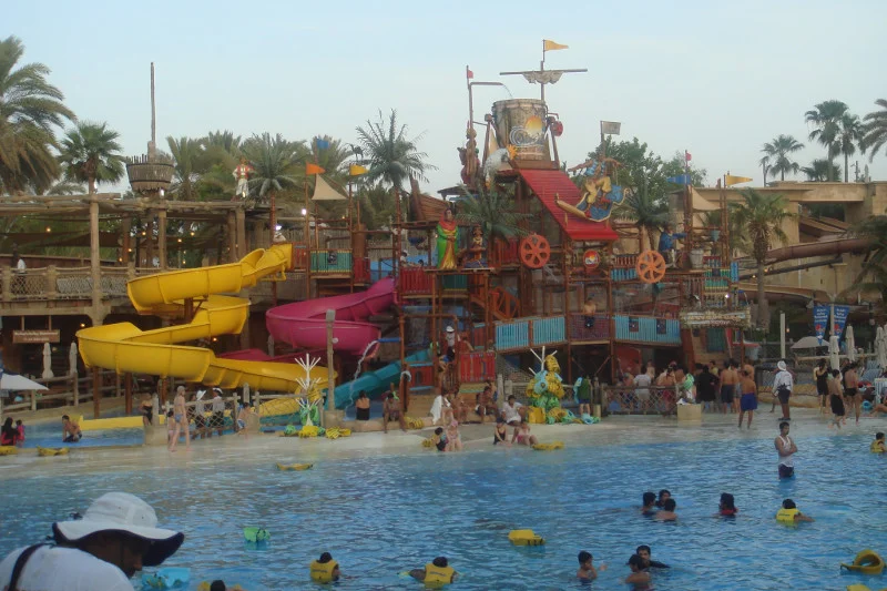 Atrakcją Wild Wadi Waterpark jest m.in. Jumeirah Sceirah, zjeżdżalnia wodna, dzięki której można rozwinąć prędkość do 80 km/godz