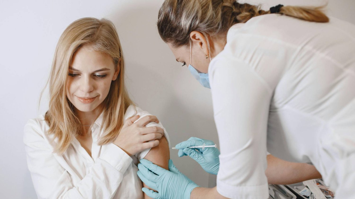 kobieta na szczepieniu przeciwko HPV
