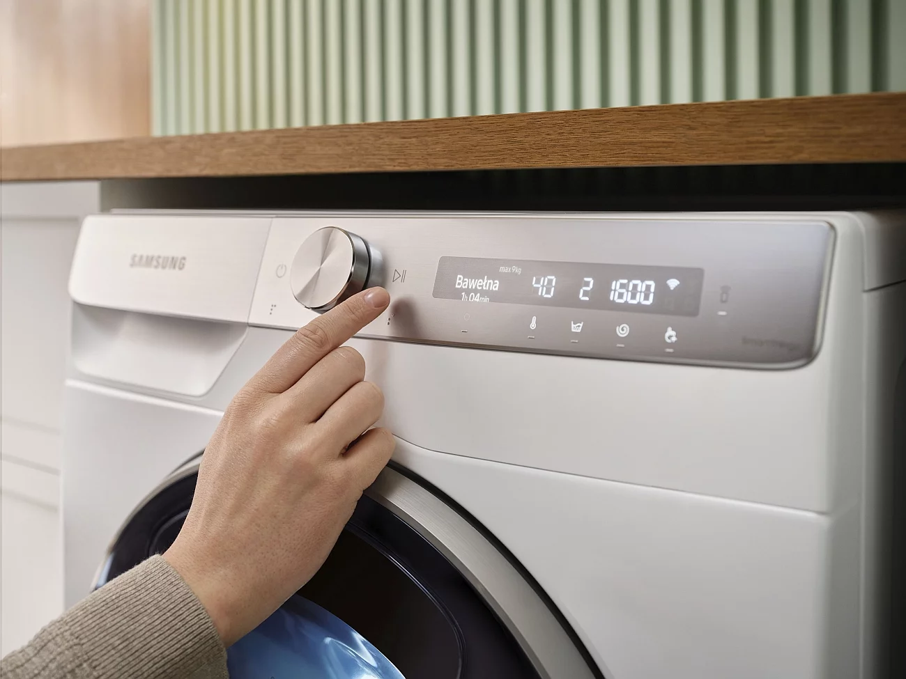 ALT: Inteligentna pralka Samsung AI Control, którą możesz również sterować zdalnie za pomocą smartfona