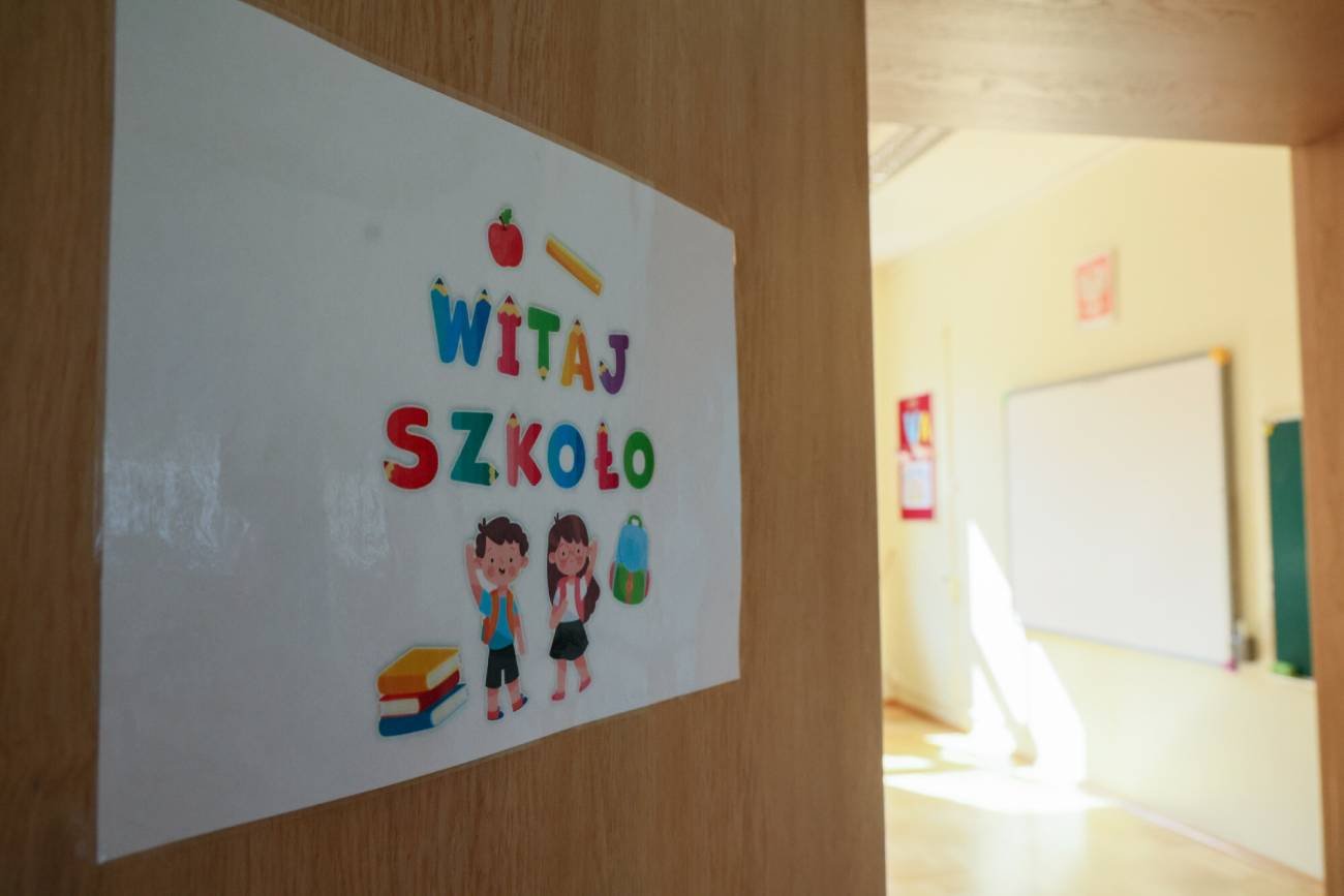 Wejście do klasy, w której jest zebranie.