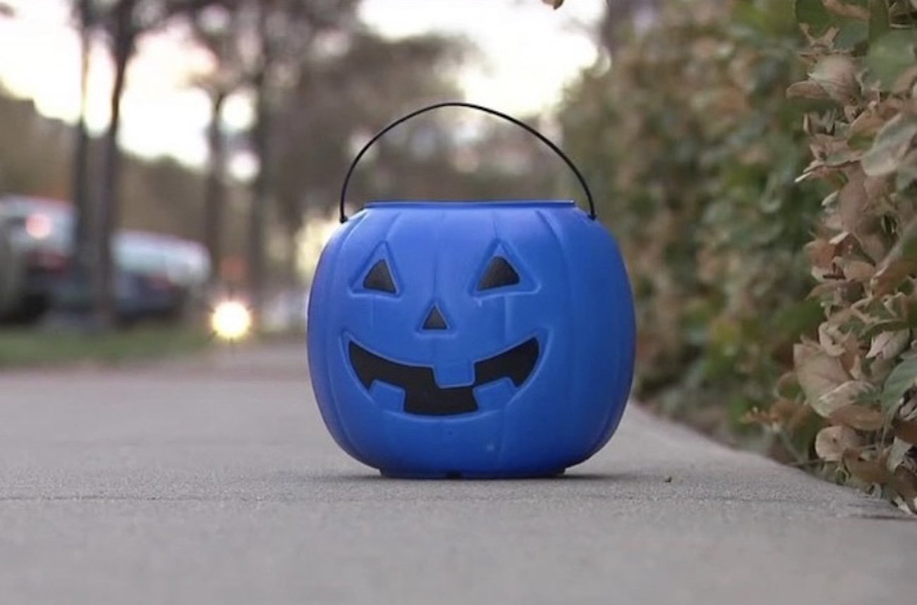 autyzm: niebieska dynia na Halloween