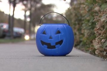 autyzm: niebieska dynia na Halloween