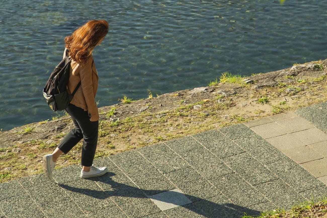 Rucking pomaga schudnąć. Ten trend nowej wersji robienia kroków pokochały matki