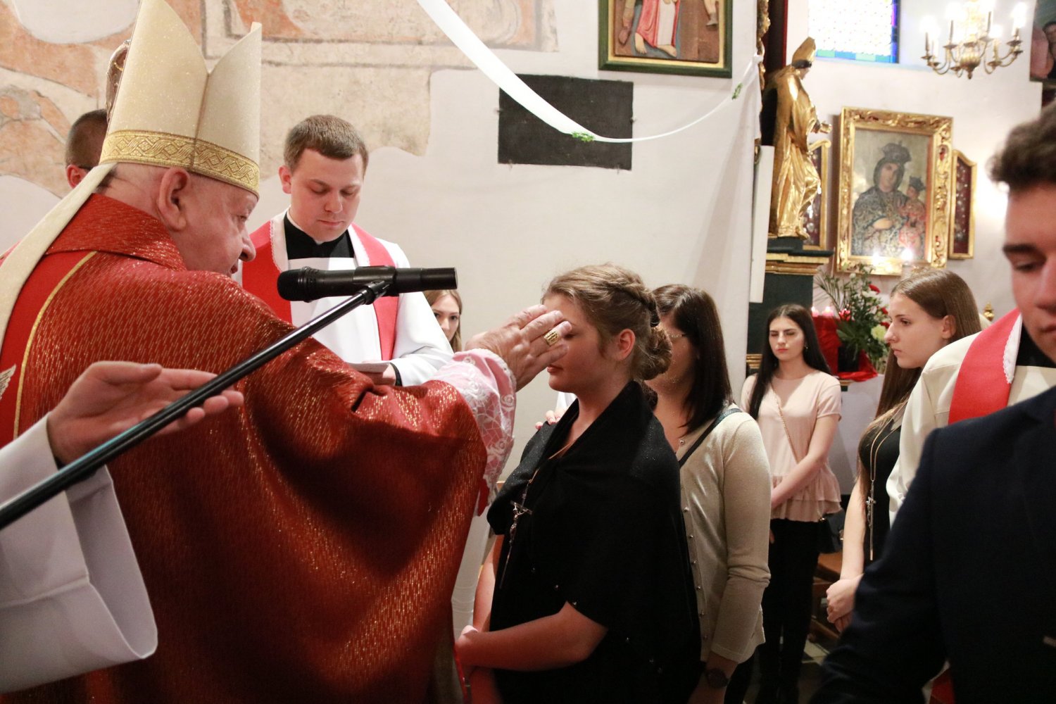 Warunki przystąpienia do bierzmowania zależą od parafii