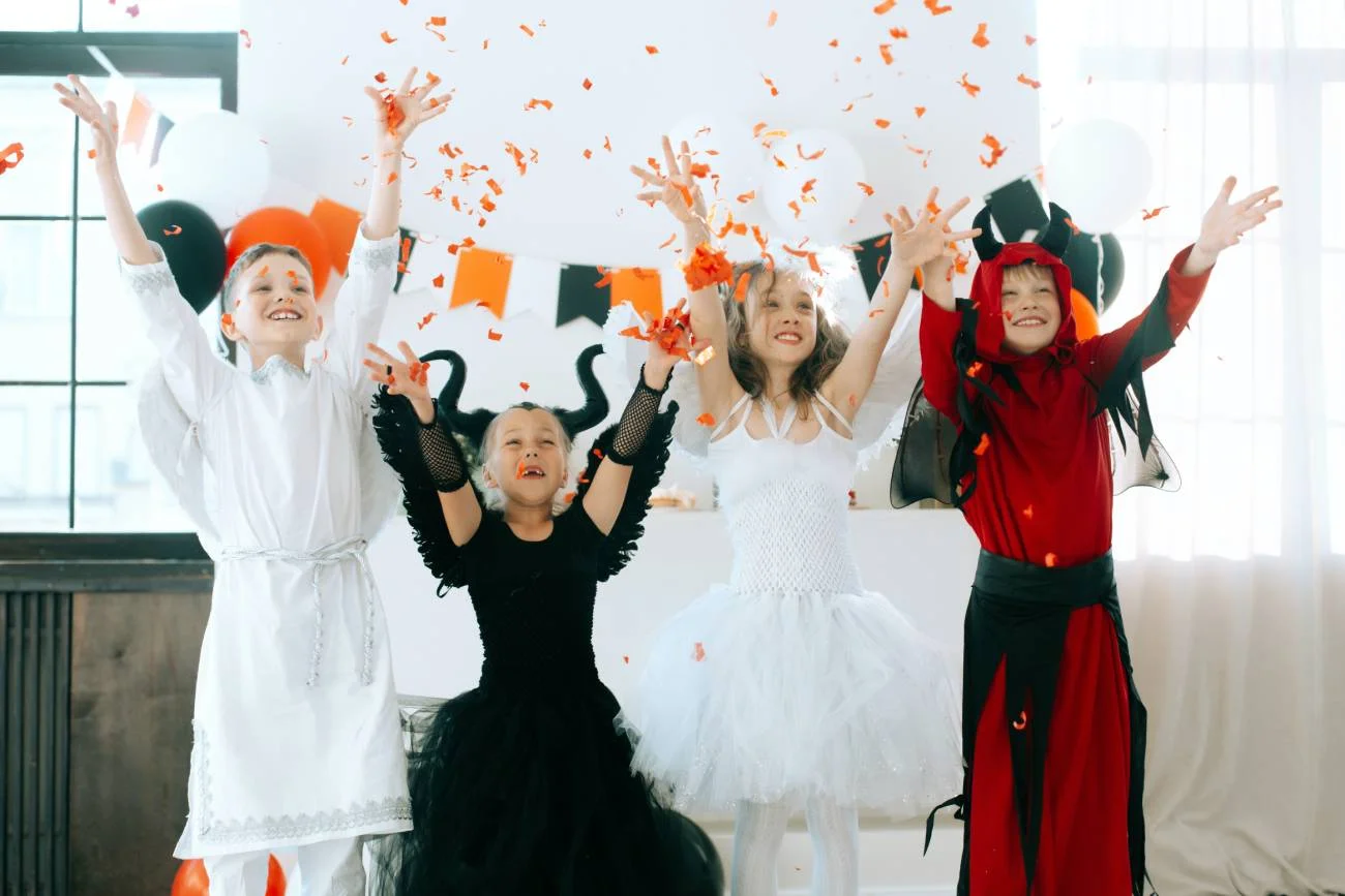 stroje na Halloween dla dzieci, stroje/przebrania na Halloween dla dzieci/dla dziecka/dla dziewczynki/dla chłopca, maski na halloween, diy, jak zrobić strój na Halloween dla dziecka, straszne stroje na halloween dla dziecka/zabawne